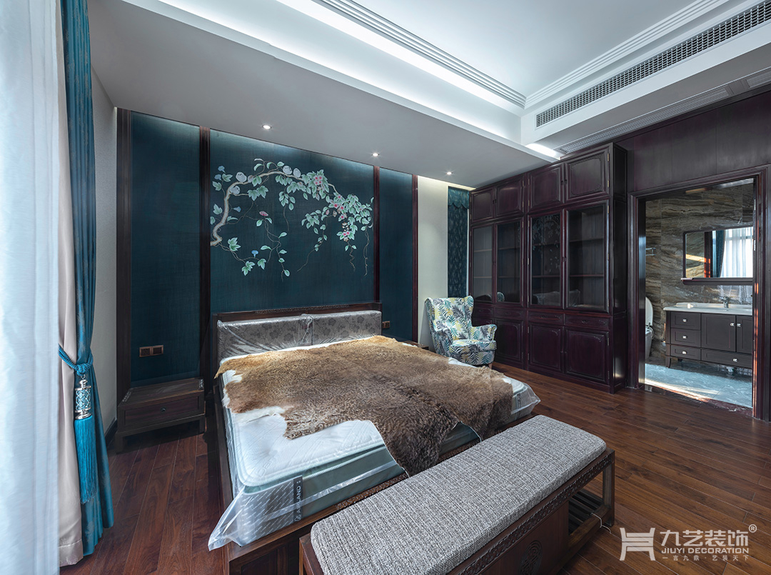 床上的皮毛增添贵气