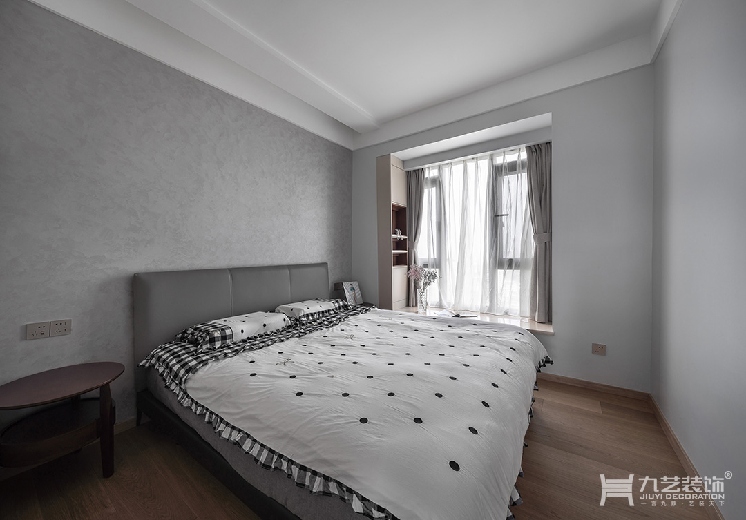 主卧风格素雅沉稳