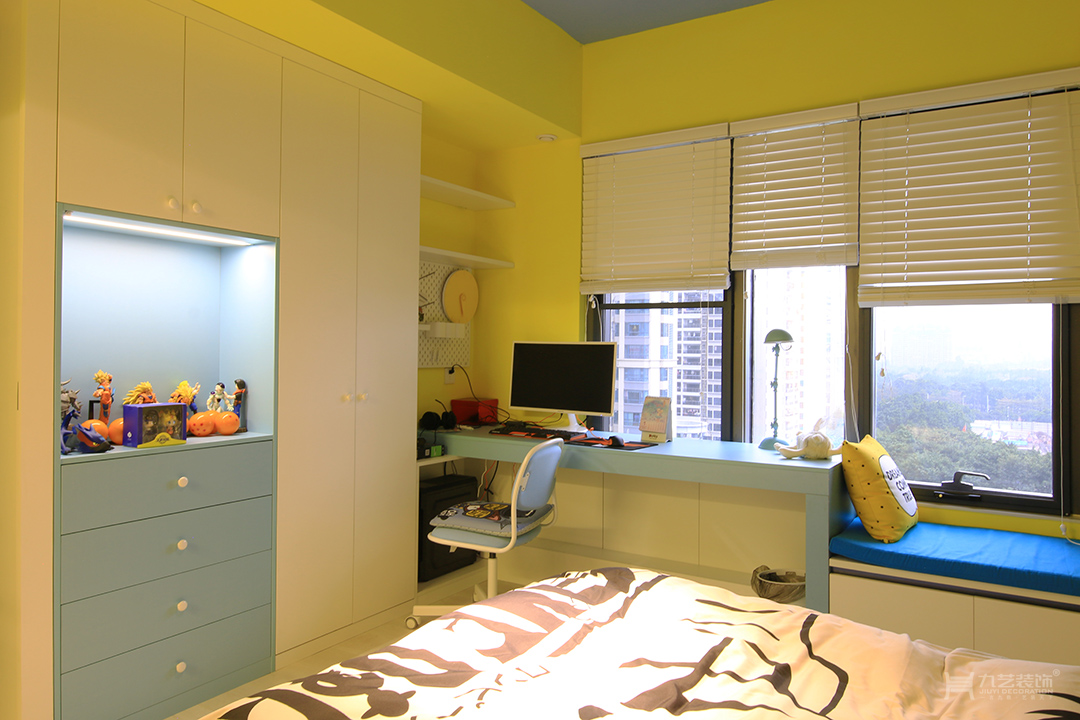 儿童房展示了的手办玩具