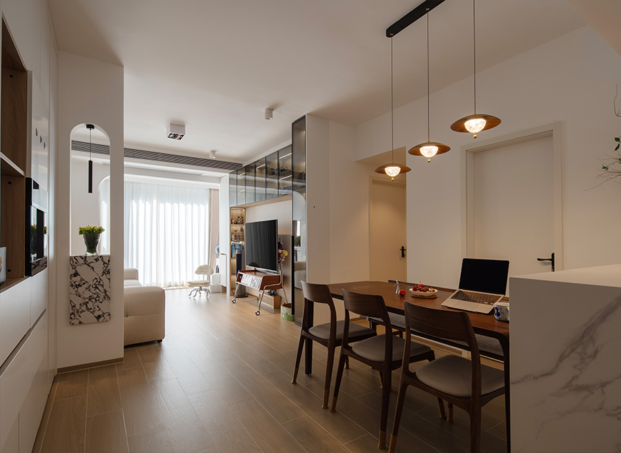 80㎡现代原木风，把通透感和松弛感搬进�?  onerror=