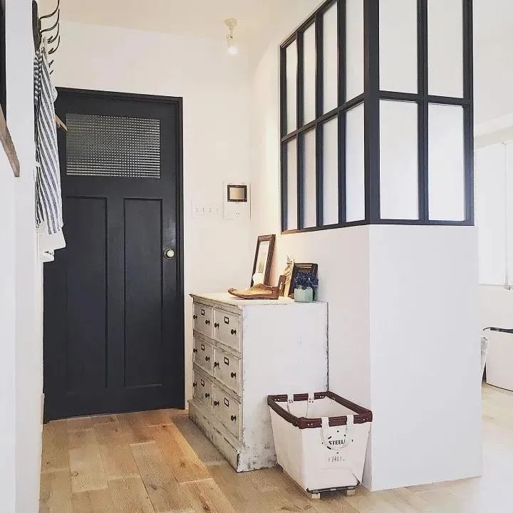 客厅和玄关之间