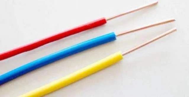 强弱电线路一定要分开，幸亏师傅发现得早，否则后悔一辈子！